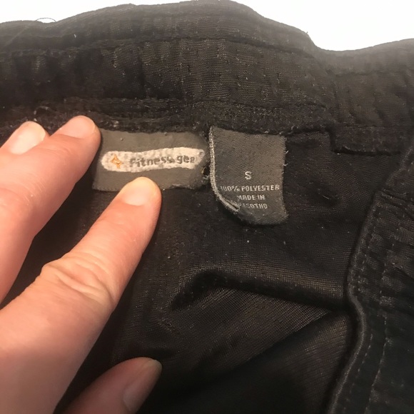 Fitness gear shorts small - Picture 2 of 4